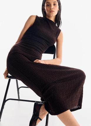 Новое шоколадное платье миди  жатка с драпировкой h&m
