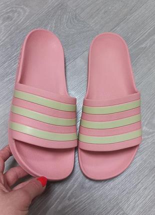 Женские шлепанцы adidas