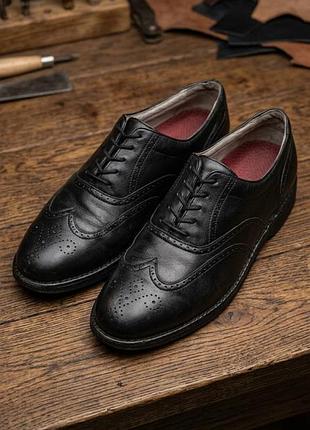 Классические мужские туфли бренда rockport, в том числе легендарная модель из технологичной линейки dressports на подошве vibram.