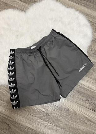 Чоловічі шорти adidas