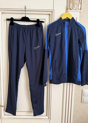 Спортивний костюм nike