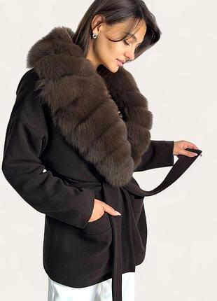 Женское пальто с меховым воротником шоколадный, 56