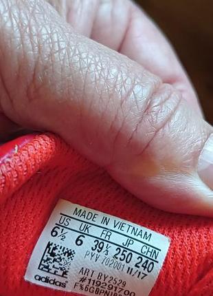 Яркие кроссовки adidas 5