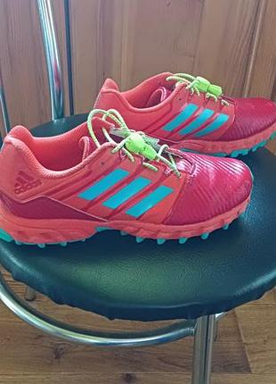 Яркие кроссовки adidas 4