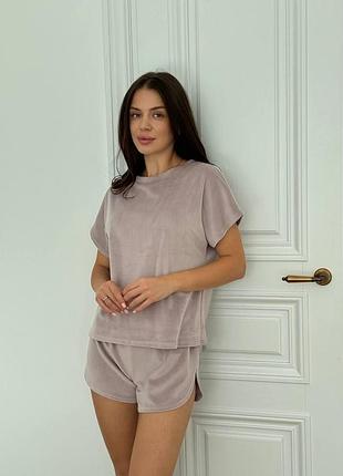 Пижама женская футболка + шорты из плюшевого велюра пудровый xl