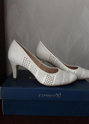 Туфлі німецького бренду caprice, колір молочний, шкіра, розмір 40