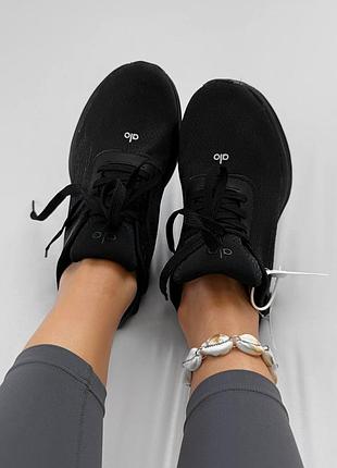 Alo yoga runner black 6
