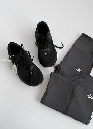 Alo yoga runner black 2