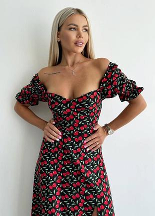 Платье со шнуровкой