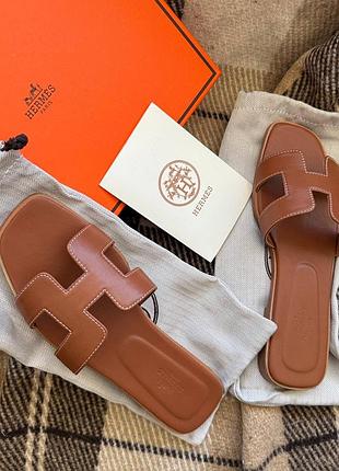 Hermes коричневі шкіряні тапки шльопанці • orange slippers (не dior, не louis vuitton, не gucci)