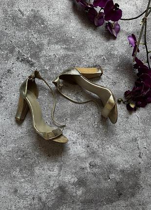 Золотисті босоніжки karen millen