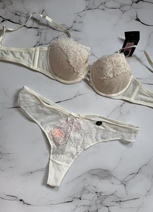 Молочний комплект білизни від hunkemoller