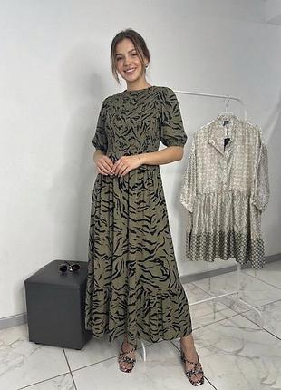 Зеленое ярусное платье 36 р. миди с рукавами 3/4 new look с животным принтом