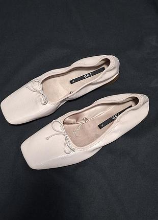 Балетки нежно розового цвета, лакированные zara