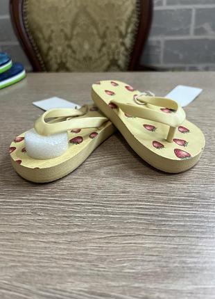 Вьетнамки клубнички для девочки
