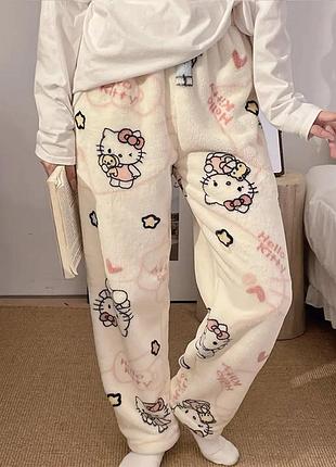 Штаны пижамные плюшевые hello kitty кремового цвета, теплые домашние штаны с милым принтом хэллоу китти m-l