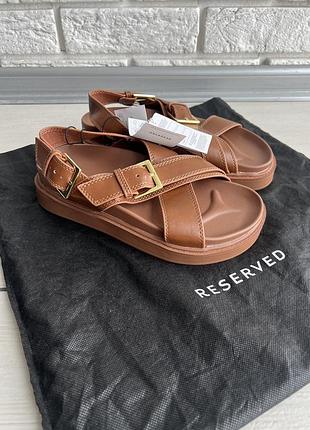 Шкіряні сандалі босоніжки нові zara reserved