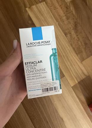 La roche posay (ультра концентрована сиворотка з ефектом пілінгу з комплексом трьох кислот для жирної проблемної шкіри ,30 мілілітрів , оригінал)