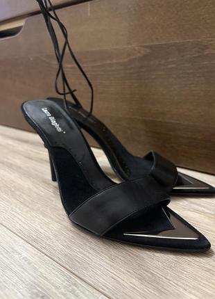 Жіночі туфельки ” laura biagiotti”👠 колір: чорний🖤 розмір:3️⃣7️⃣ матеріал: шкіра🔥  стан: не ношені, в ідеальному стані☺️