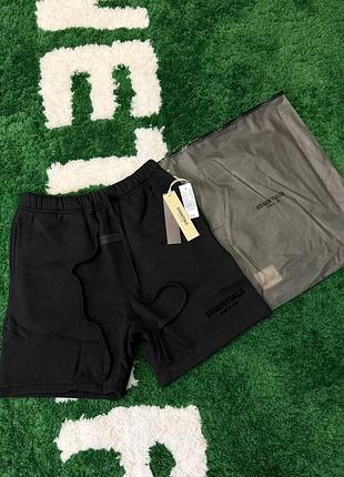 🦴 essentials short