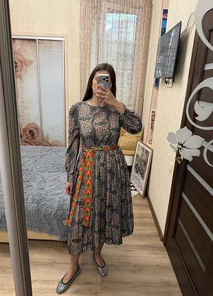 Плиссированное платье длины миди delicatelove.