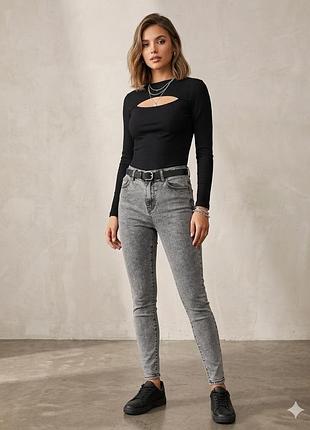Чорна кофта в рубчик з вирізом від h&m