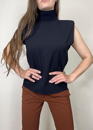Безрукавний топ з ребристим коміром-водолазом з тонкою смужкою zara