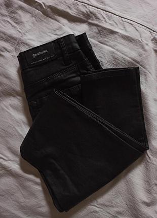 Черные брюки stradivarius