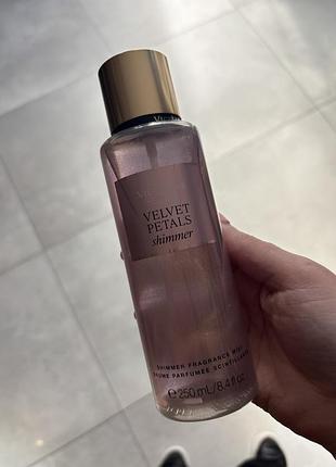 Спрей victoria’s secret velvet petals з шимером