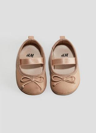 14-15 р h&amp;m новые фирменные туфли балетки из искусственной кожи с резинкой и бантиком малышам новорожденным