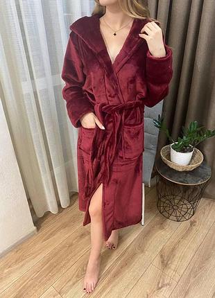 Женский халат бордовый длинный теплый с капюшоном велюр плюш m