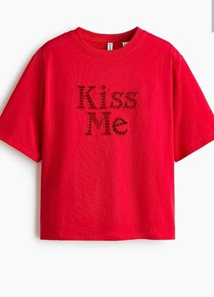 Стильная футболка h&amp;m «kiss me» с вышивкой, размер s