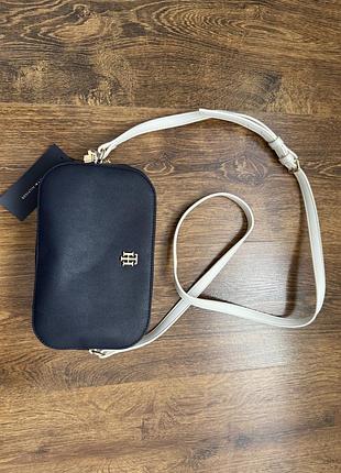 Жіноча сумка крос-боді (модель типу camera bag) tommy hilfiger