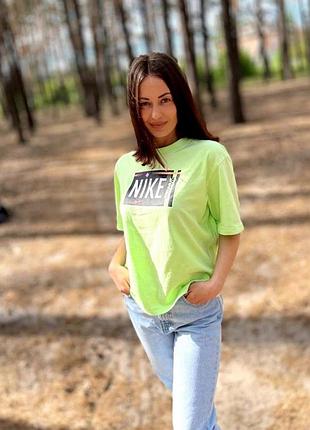 Жіноча футболка nike