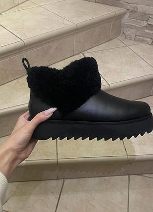 Жіночі зимові черевики ugg