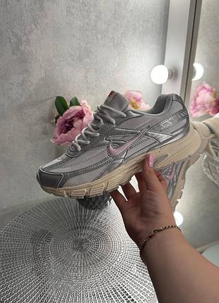Nike initiator grey pink