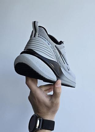 Nike zoom winflo 
• wolf grey / black • 6