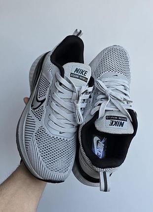 Nike zoom winflo 
• wolf grey / black • 3