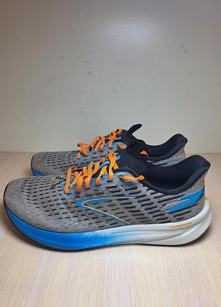 Кроссовки brooks