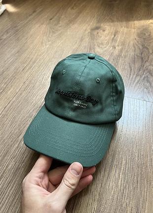 Кепка с вышивкой zara