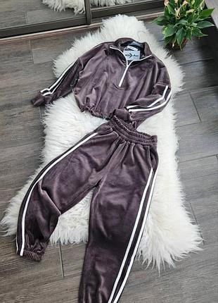 Костюм велюровый