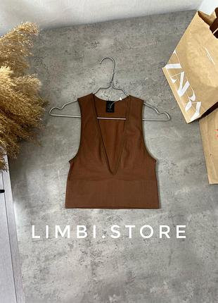 🌷утягуючий коричневий кроп топ в рубчик urban outfitters