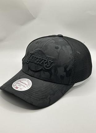 Mitchell & ness los angeles lakers snapback trucker кепка nba оригінал чорна camo