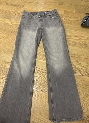 Сірі джинси bootcut bershka