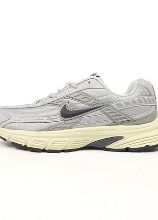 Nike initiator сірі 9
