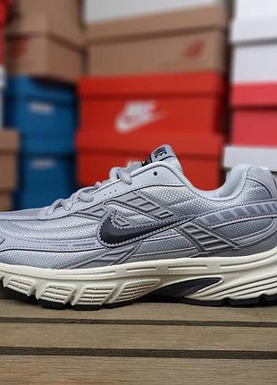 Nike initiator сірі 10