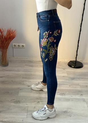 Джинсы с вышивкой karol denim1 фото