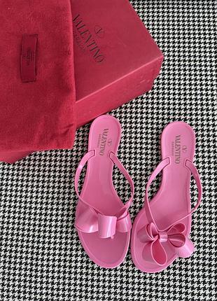 Valentino оригінал італія рожеві резинові пляжні шльопанці сандалі