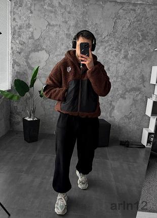 Бомбер чоловічий теплий коричневий із чорним на блискавці з капюшоном, барашок, підтяжки на фіксаторах m