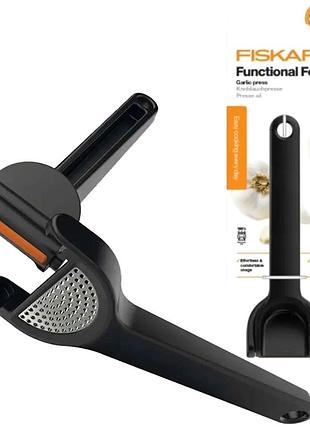 Пресс для чеснока 24.4 см разборной для кухни пластик черный fiskars сs-0064